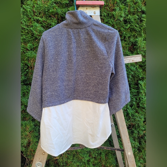 Size Medium sweater - Picture 2 of 5